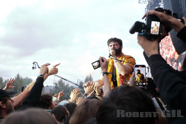 FOALS - 2023-08-27 - SAINT CLOUD - Domaine National - Grande Scene - Yannis Philippakis